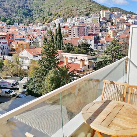 בודווה Sea Breeze Lux Apartments מראה חיצוני תמונה